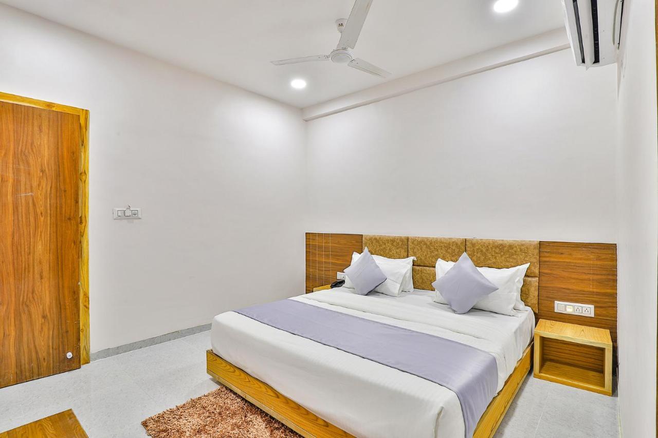 Fabhotel Parkland A Αχμπανταμπάντ Εξωτερικό φωτογραφία