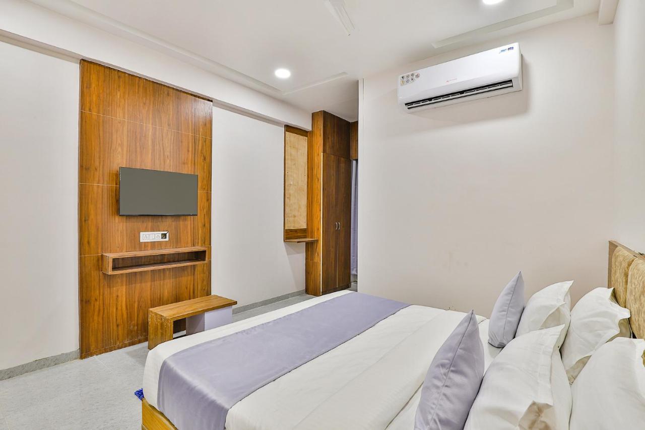 Fabhotel Parkland A Αχμπανταμπάντ Εξωτερικό φωτογραφία