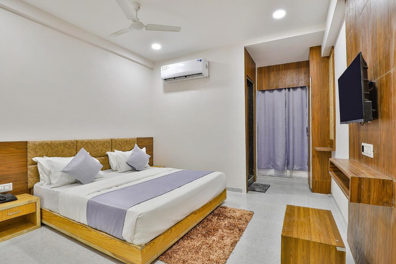 Fabhotel Parkland A Αχμπανταμπάντ Εξωτερικό φωτογραφία