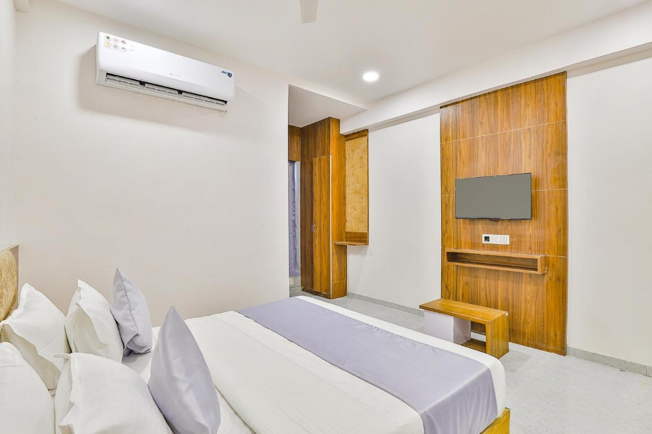 Fabhotel Parkland A Αχμπανταμπάντ Εξωτερικό φωτογραφία
